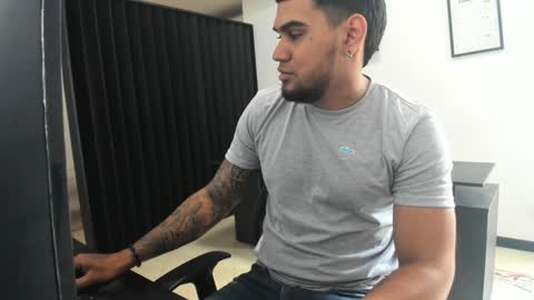 ig aaron hunter123 online show from March 28, 5:13 pm