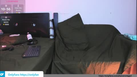 Snapshot of acid_longer chatting on February 22, 9:12 am centric independent model   online show from February 22, 9:12 am