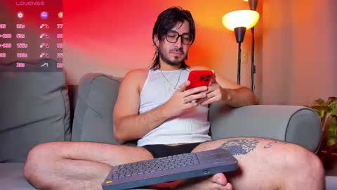 Snapshot of ackerman_eren_ chatting on October 9, 10:31 am R. online show from October 9, 10:31 am