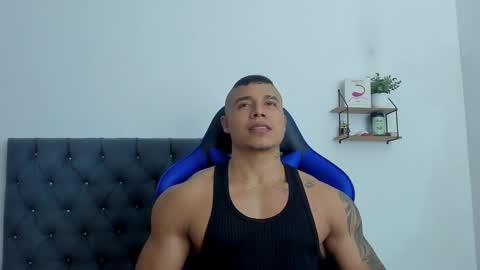 Snapshot of adam_boss chatting on October 25, 7:21 am adam boss online show from October 25, 7:21 am
