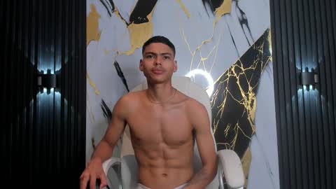 adam_piarse online show from February 24, 10:36 pm