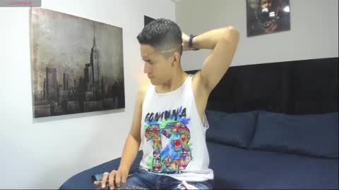 adam_walker_1 online show from April 4, 3:09 pm