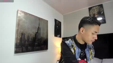 adam_walker_1 online show from June 8, 3:24 pm