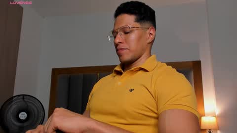 adambrocs1 online show from March 2, 4:18 am