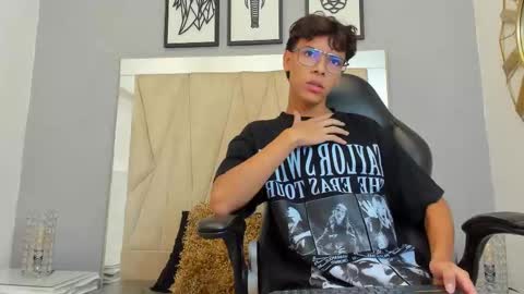 Adams Bobby online show from November 2, 11:25 am