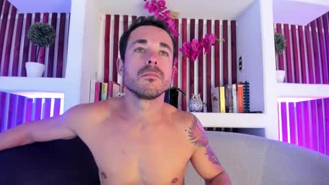 Im Adams Sanz online show from March 5, 9:22 pm