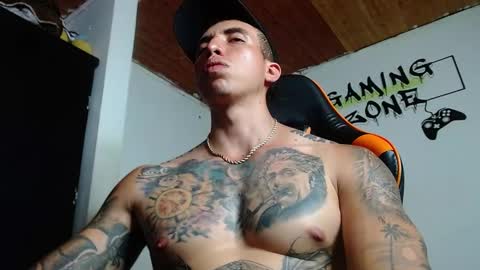 Snapshot of adan_hudson chatting on February 13, 10:11 pm Anderson online show from February 13, 10:11 pm