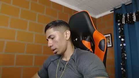 Adan Sin online show from February 18, 3:32 pm