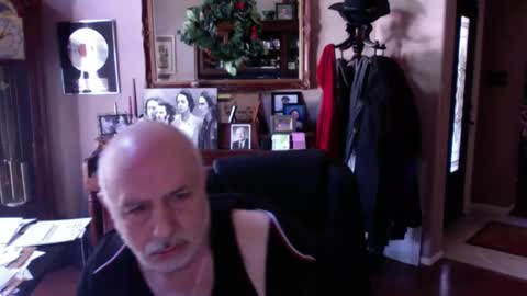 add_me_2 online show from April 19, 6:10 pm