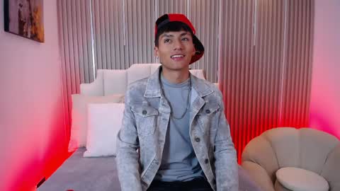 adrianstark_ online show from May 30, 1:33 pm