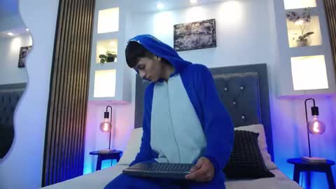 adrianstark_ online show from June 3, 1:24 pm