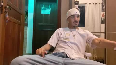 Snapshot of aelucius chatting on September 20, 5:18 am Luci online show from September 20, 5:18 am