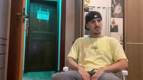 Snapshot of aelucius chatting on October 4, 3:11 am Luci online show from October 4, 3:11 am