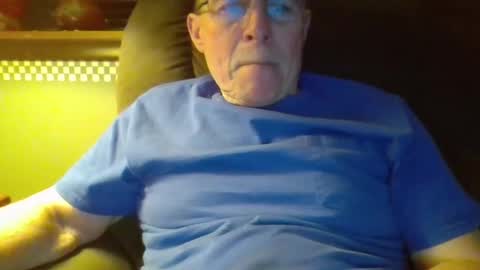 aguynrkfrd online show from December 25, 9:34 am