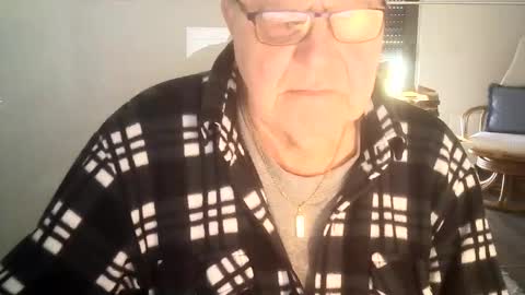 Snapshot of ahmole chatting on December 18, 10:40 am Ole online show from December 18, 10:40 am