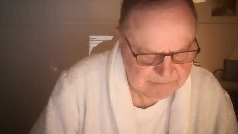 Snapshot of ahmole chatting on December 10, 9:00 pm Ole online show from December 10, 9:00 pm