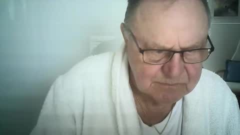 Snapshot of ahmole chatting on December 12, 1:39 pm Ole online show from December 12, 1:39 pm