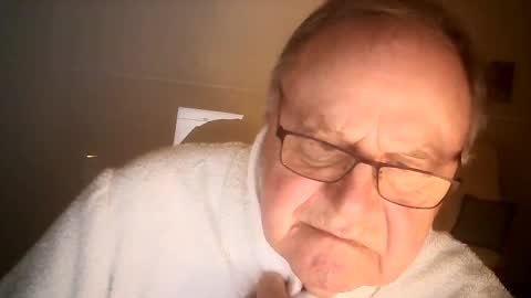 Snapshot of ahmole chatting on December 28, 8:15 pm Ole online show from December 28, 8:15 pm