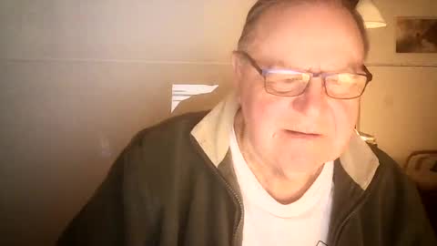 Snapshot of ahmole chatting on December 10, 4:45 am Ole online show from December 10, 4:45 am