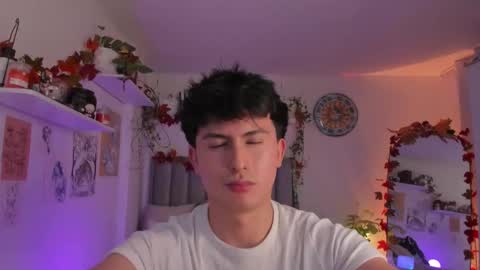 A H  online show from October 22, 2:04 am