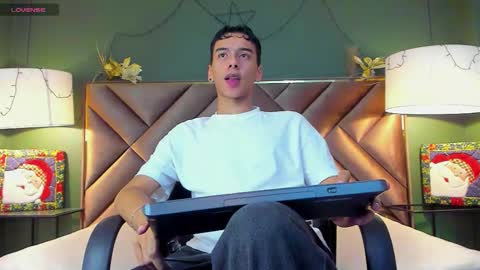 aiden_royce online show from December 14, 5:58 am