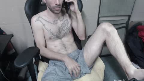 Snapshot of airbornx2n1 chatting on December 12, 3:21 am Leo  Airborn  Sir  Daddy online show from December 12, 3:21 am