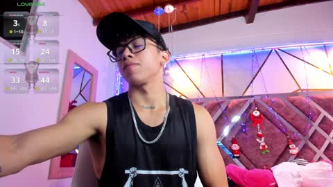 Snapshot of akazaboy chatting on December 21, 4:19 am akazaboy online show from December 21, 4:19 am