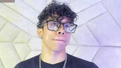 Snapshot of akazaboy chatting on September 22, 4:23 am akazaboy online show from September 22, 4:23 am