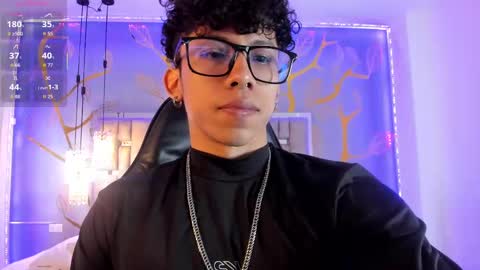 Snapshot of akazaboy chatting on September 17, 9:27 pm akazaboy online show from September 17, 9:27 pm