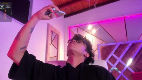 akazaboy online show from April 16, 5:51 am