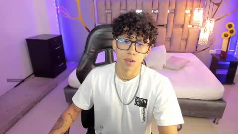 Snapshot of akazaboy chatting on March 2, 4:29 am akazaboy online show from March 2, 4:29 am