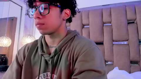 akazaboy online show from March 4, 5:14 am