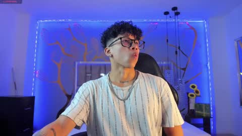 Snapshot of akazaboy chatting on January 9, 4:19 am akazaboy online show from January 9, 4:19 am