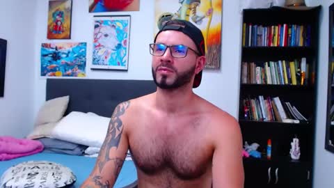 akiles online show from December 18, 10:02 pm