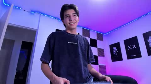 Alan Boy online show from March 22, 1:21 am