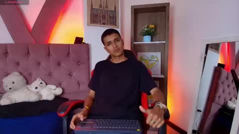 alan_colthon online show from April 14, 2:33 am