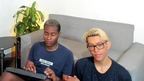 Snapshot of alan_scot chatting on December 22, 3:44 pm Alan and Criss - WE JUST FRIENDS WITH BENEFITS BOTH VERS online show from December 22, 3:44 pm