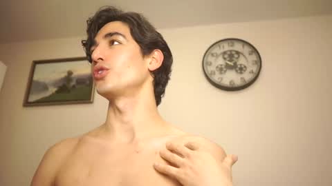 idenavarre online show from February 4, 9:52 pm