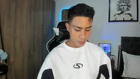 alannaughty_ online show from May 5, 11:05 pm