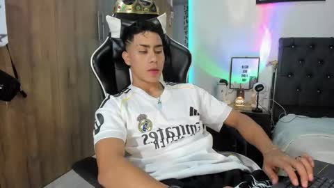 alannaughty_ online show from February 26, 8:37 am