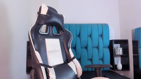 Snapshot of alannaughty_ chatting on January 24, 11:34 pm alannaughty_ online show from January 24, 11:34 pm