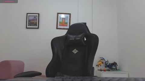 alejandroo_7 online show from December 16, 5:42 pm