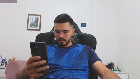 alejandroo_7 online show from October 14, 5:31 pm