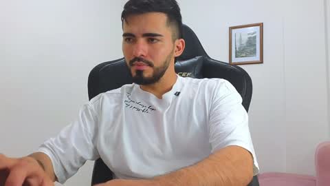 alejandroo_7 online show from January 30, 9:47 pm