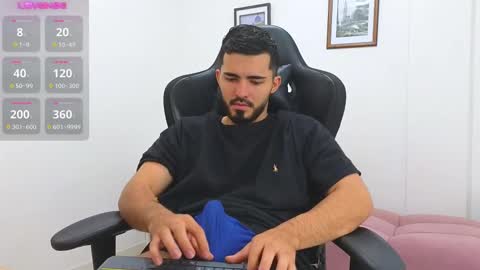 alejandroo_7 online show from February 19, 7:48 pm