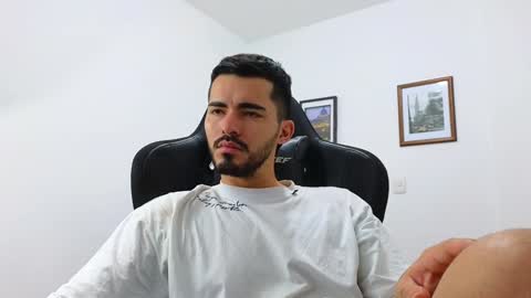 alejandroo_7 online show from December 25, 11:53 pm