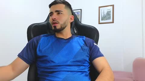 alejandroo_7 online show from January 23, 9:39 pm