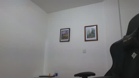 alejandroo_7 online show from December 21, 1:04 am