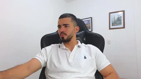 alejandroo_7 online show from March 3, 8:39 pm