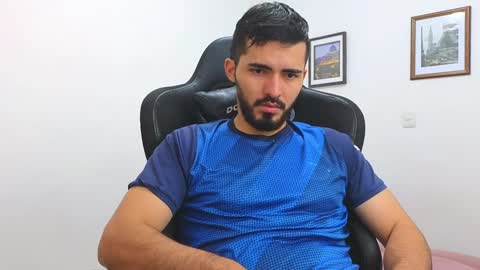 alejandroo_7 online show from February 8, 9:04 pm